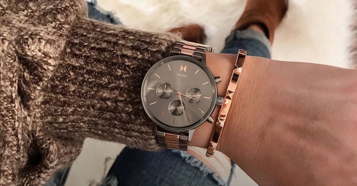 These are the most stylish touch watches to wear with your outfits!  #FashionTrendsJewelry