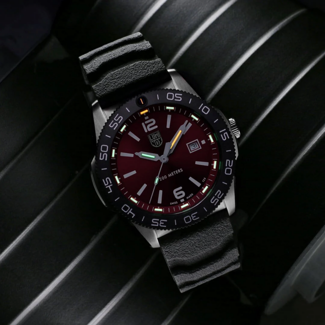 Luminox Pacific Diver 3120 Series Men s Red Watch XS.3135 from Watches and Crystals Watches Crystals