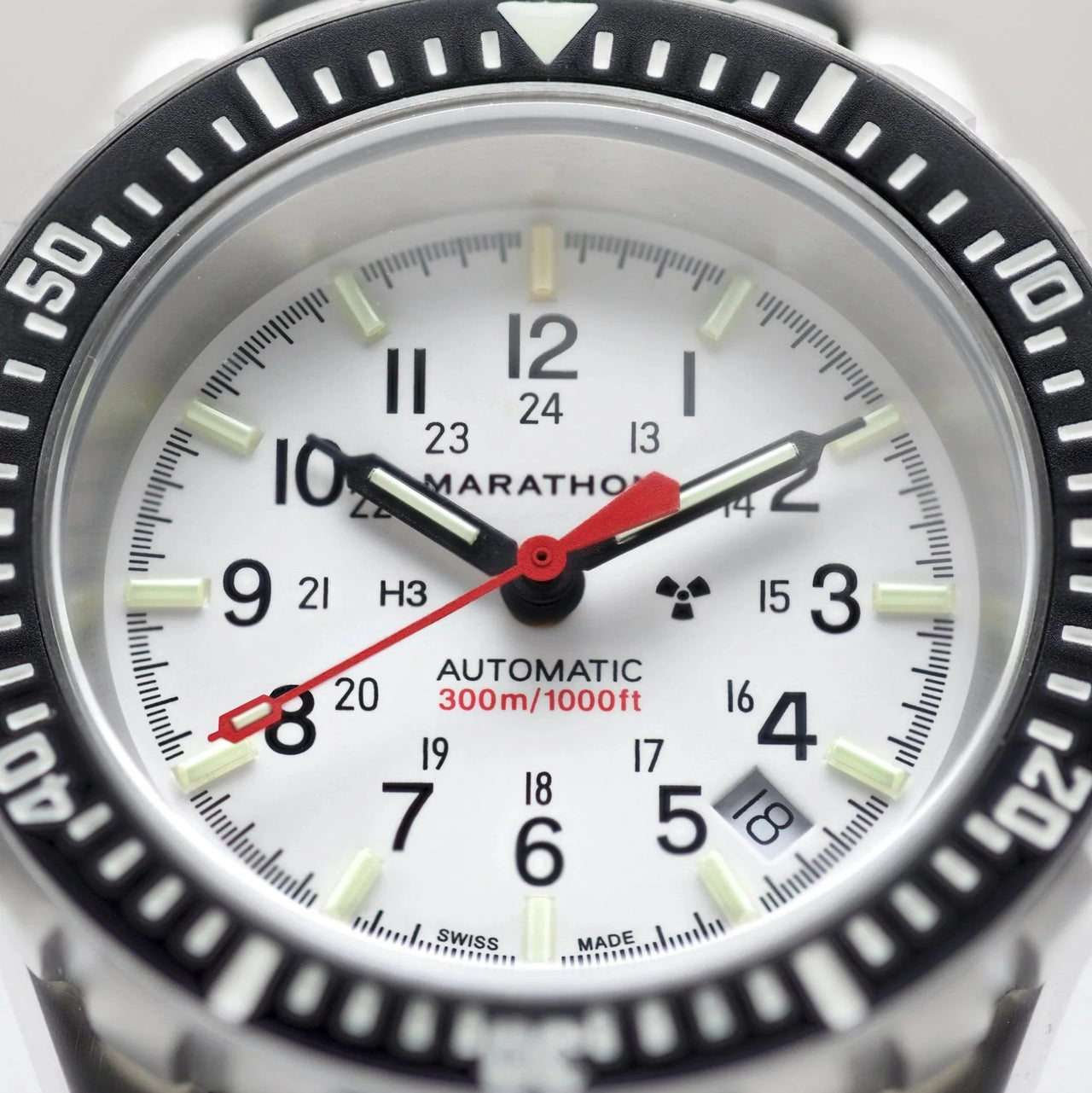 Automatic Watch - Marathon Arctic Edition Large Diver's Automatic (GSAR) - 41mm White Dial No Government Markings Stainless Steel WW194006BRACE-WD